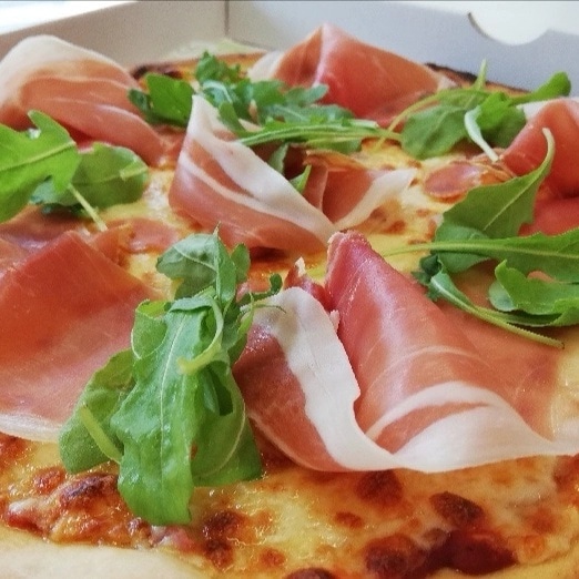 Pizza jambon cru